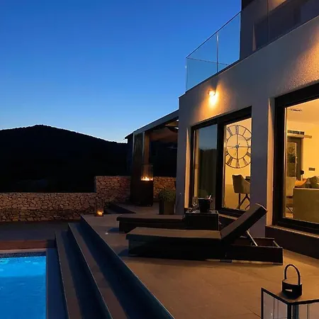 Willa Golden With Heated Pool Vinišće
