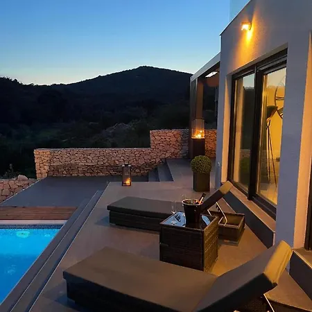 Golden With Heated Pool Willa Vinišće